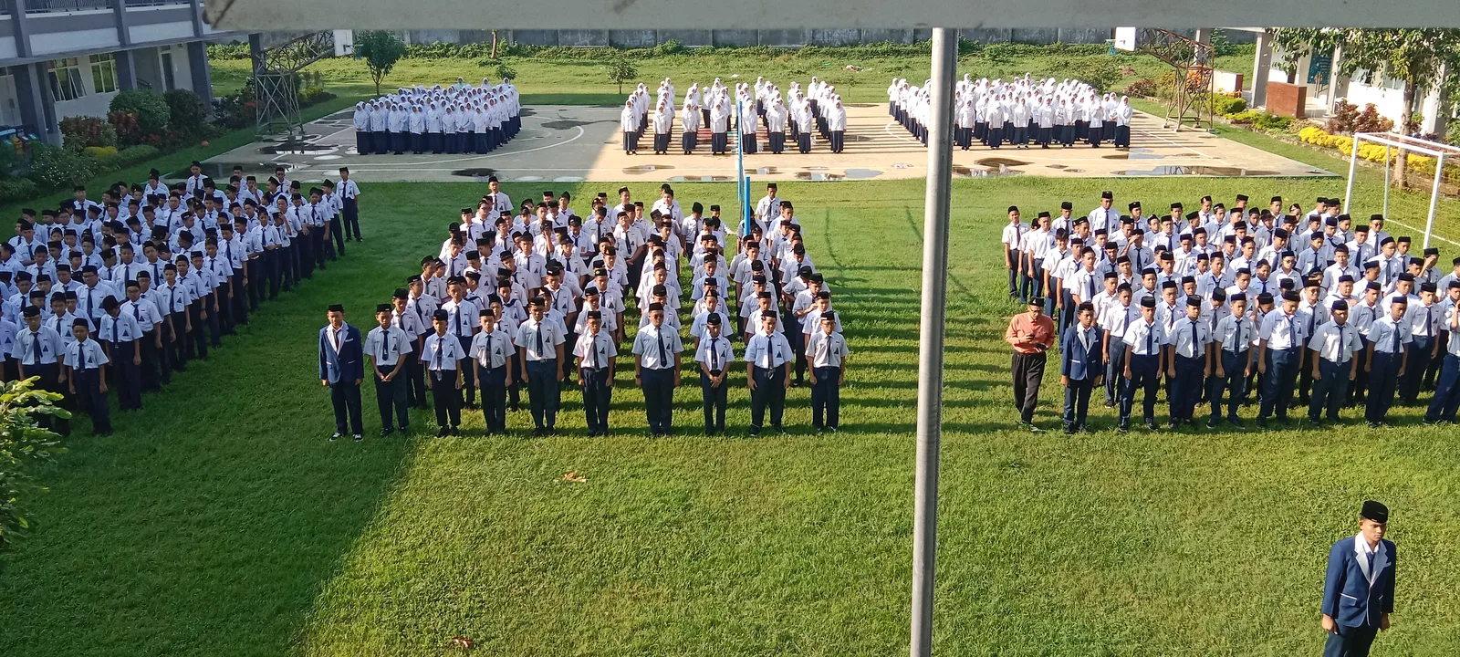 Kawasan Lapangan Utama dan Tata Hijau Kampus 2 Pesantren Tebuireng
