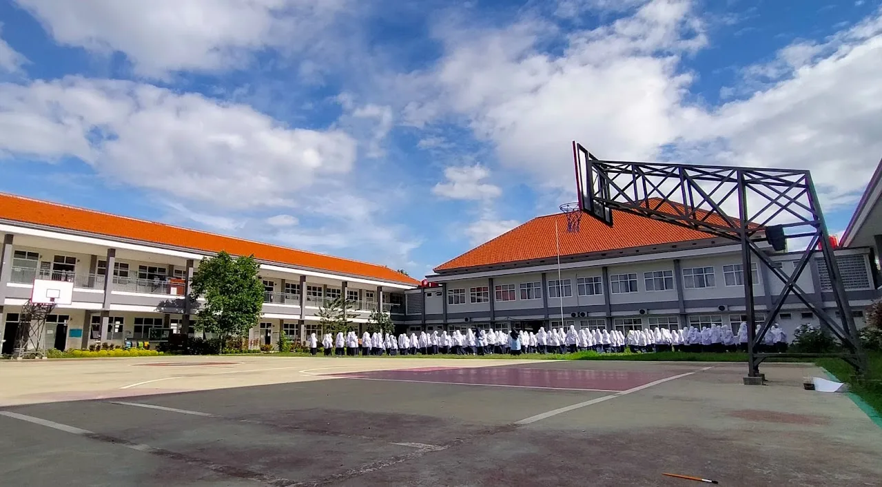 Gelanggang Olahraga Multiguna SMP Sains Tebuireng